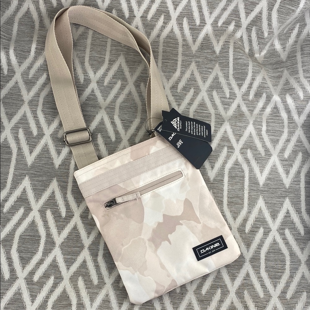 Dakine Tan and Cream Camo Crossbody Zipper Phone Bag NWT New With Tags
